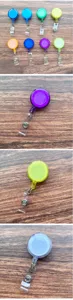 Uittrekbare badgehouders met heldere band en metalen drukknop, kleurrijke ID kaarten.