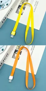 Primer plano detallado de cordones de cuello de poliéster de color con cierre de metal.