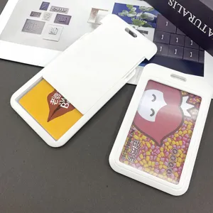 Portatarjetas deslizante de plastico blanco con tarjeta, ideal para identificacion.