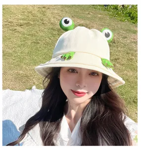 Cute frog bucket hat detail, summer sun protection white basin hat with 3D plush frog eyes.