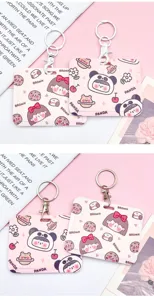 Nahaufnahme der süßen Cartoon Kartenhalter Details mit Panda Druck und stabilem Metallschlüssel.