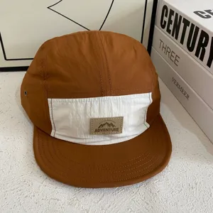 Casquette de camp marron blanche visière courte style streetwear chapeau de baseball tendance