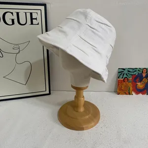 White pleated bucket hat for women, summer breathable casual sun protection beach hat.