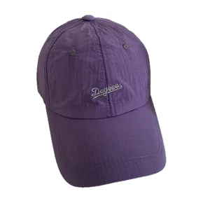 Schnelltrocknende violette Baseballkappe mit gesticktem Logo für Outdoor-Sport und Sonnenschutz.