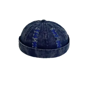 Denim dockerman muts met gewassen versleten look, trendy hip-hop retro stijl hoed.
