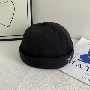 Cappello docker nero ad asciugatura rapida con croce in metallo, berretto traspirante.