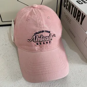 Gorra de béisbol rosa bordada estilo coreano para hombres y mujeres, sombrero de algodón ala ancha.