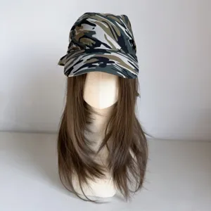 Vista detallada gorro bandana de camuflaje, tocado streetwear elegante para ocio y aire libre.