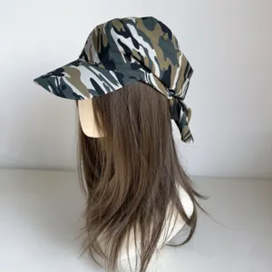 Sombrero hip hop camuflaje moda urbana gorra pañuelo vista detallada mostrando estilo y ajuste.