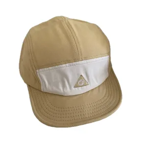 Japanischer 5-Panel Camp Cap mit Farbblock-Design und weichem Schirm für Herren.
