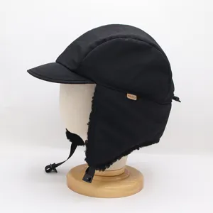 Bonnet aviateur d'hiver doublé de polaire avec protège-oreilles et visière pour le froid.