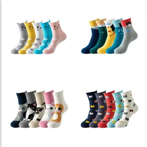 Cute cartoon cat cotton crew socks for women, colorful animal print casual fashion socks.