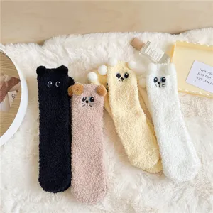 Dicke Korallenfleece kuschelige Wintersocken für Damen mit süßen Tiergesichtern und Plüschbällen.