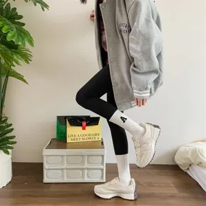 Calzini medi bianchi in cotone da donna con stampa di lettere, stile quotidiano casual.