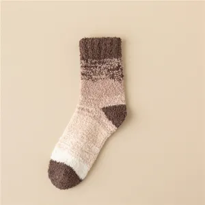 Herren Winter warme dicke Korallenfleece Mittelsocken, stilvolle Farbverlauf Socken.