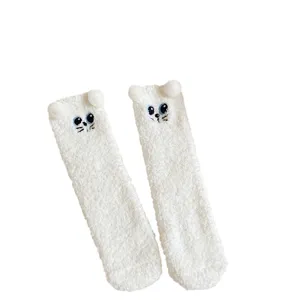 Damen dicke Korallenfleece Katzen Socken warme flauschige Mittelsocke Schlaf Socke weiß