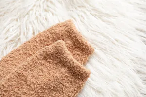 Gemütliche Plüsch Schlafsocken für Damen, dicke warme Winter Thermo Korallenfleece Socken.