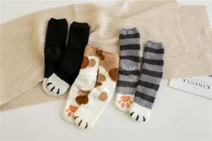 Chaussettes hiver patte de chat peluche, epanches molleton corail confortables pour femmes.