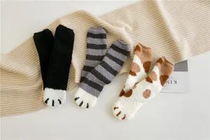 Jolies chaussettes pelucheuses patte de chat pour femmes, d'épaisses chaussettes d'hiver chaudes.