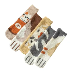 Chaussettes de Sommeil d'Hiver en Polaire Corail Épaissie pour Femmes Chaussettes de Sol Antidérapantes Patte de Chat Chaudes