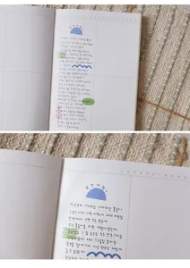 Vista detallada de las páginas interiores de un cuaderno planificador de estilo coreano.