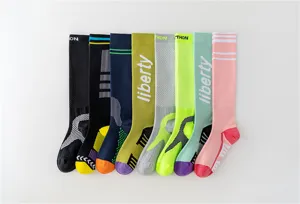Chaussettes de compression sport genou pour femmes, course fitness bas athlétiques.