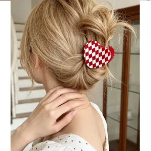 Pinza de pelo de corazón a cuadros rojos y blancos para mujer, pinza tiburón elegante