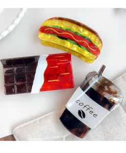 Joli set de pinces à cheveux en acrylique avec formes alimentaires créatives café et hot-dog pour femmes.