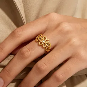 Gold-plated stainless steel floral ring with sparkling crystal details for women stylish