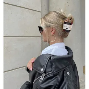 Pince à cheveux tasse de café en acrylique pour femmes, élégante pince requin marron pour coiffure.
