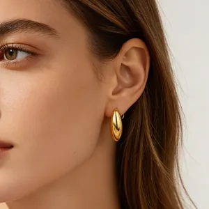 Eleganti orecchini a cerchio geometrici in acciaio placcato oro 18k per donna eleganti.