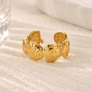 Exquisite stainless steel leaf ring, French vintage gold-plated open geometric jewelry.