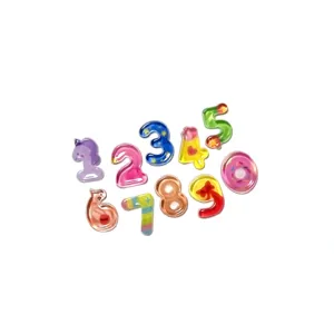 Gros plan d'autocollants numériques 3D époxy mignons, chiffres colorés pour déco.