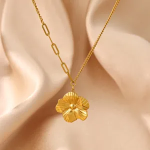 Elegant 18k gold plated stainless steel flower pendant necklace with mixed chain design.