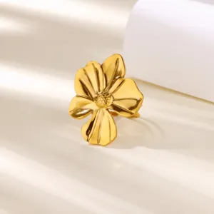Fashion gold flower open ring for women, stainless steel vintage statement jewelry accessory.