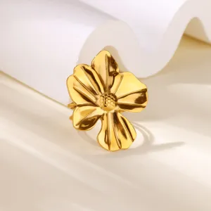 Chic stainless steel floral open ring, minimalist gold finish flower jewelry detail.