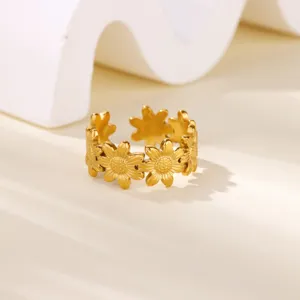 Gold stainless steel daisy flower open ring jewelry, stylish floral geometric adjustable finger ring detail.
