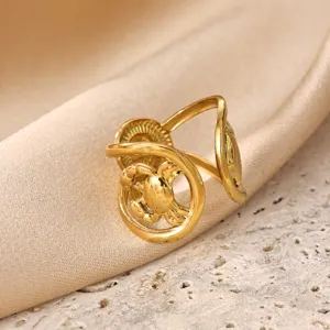 Exquisite stainless steel 18K gold plated crab ring, minimalist fashion open finger jewelry.