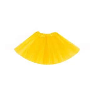 Vue détaillée de jupe tutu en tulle jaune, design en maille moelleuse pour déguisements d'enfants.