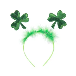 Grüne Kleeblatt Haarreif Detailansicht für St. Patrick's Day, festliches Party Zubehör.