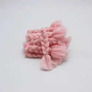 Rosa geflochtene Garn Haaraccessoires für Puppen und Handarbeiten, weiches Wollmaterial.