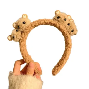 Süßer Herbst Winter brauner Plüsch Haarreif mit kleinen Tierfiguren, weiches Haaraccessoire.