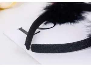 Diadema de plumas negras accesorio de pelo fiesta de Halloween cuernos de diablo vista detalle