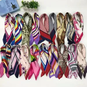 Foulard quadrato in raso di seta 50cm retrò a righe floreale foulard alla moda donna