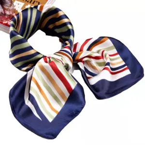 Foulard quadrato in seta a righe, fazzoletto in raso professionale con linee colorate.