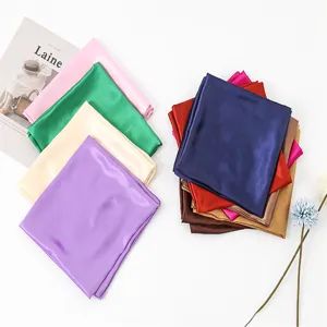 Effen satijnen vierkante sjaal, gladde zijdegevoel halsdoek, elegant haarsaccessoire voor dames.
