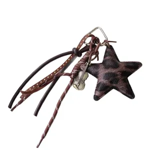 Breloque de sac étoile léopard style vintage pendentif porte-clés DIY pour les femmes.