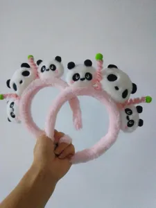 Schattige roze panda haarband pluche haarhoepel met leuke dierenpoppen voor dagelijks gebruik.