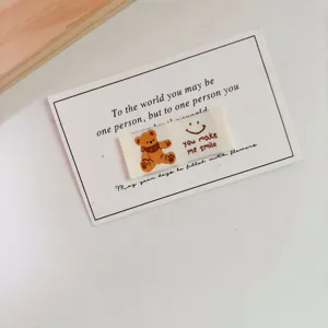 Niedlicher bestickter Bär Stoffaufnäher für Kleidung DIY handgemachte dekorative Accessoires Detail.