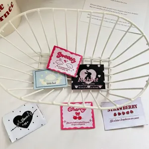 Étiquettes en tissu tissé mignonnes patchs décoratifs avec lapin, chien, fraise et cerise.